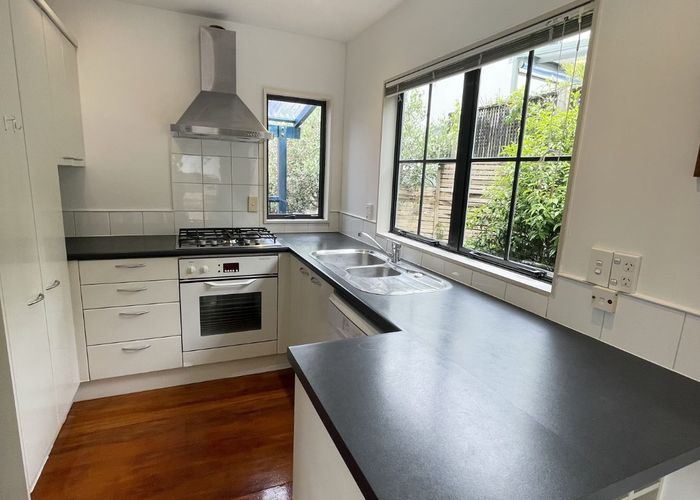  at 4 Youngs Lane, Remuera, Auckland