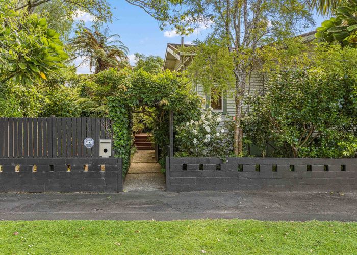  at 24 Myrtle Street, Hamilton East, Hamilton