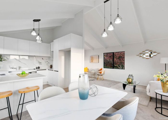  at 2/822 East Coast Road, Oteha, Auckland