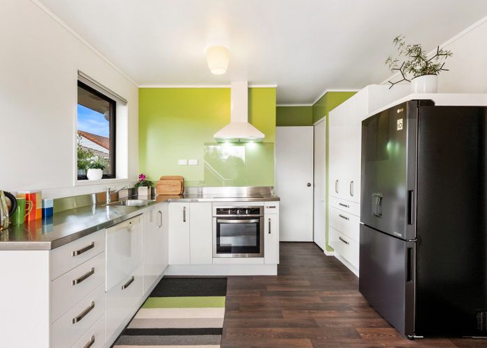  at 2/6 Annette Avenue, Te Atatu South, Waitakere City, Auckland