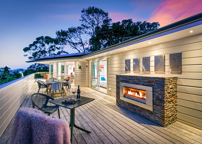  at 9 Barton Street East, Blockhouse Bay, Auckland