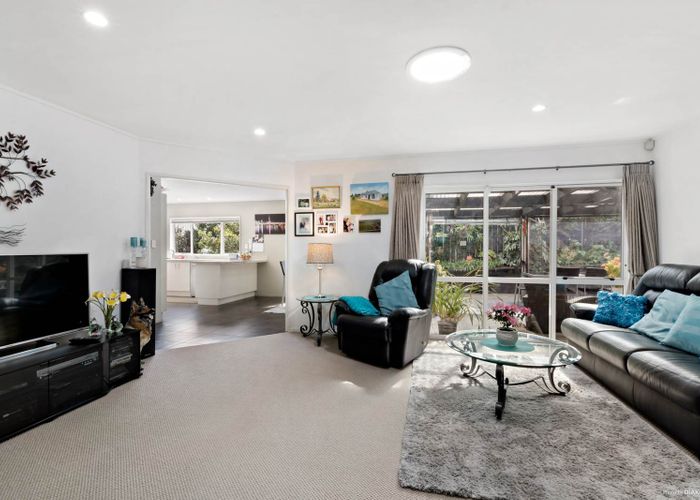  at 2/73 Vincent Street, Howick, Auckland