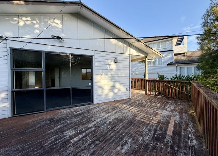  at 204 East Coast Road, Forrest Hill, North Shore City, Auckland