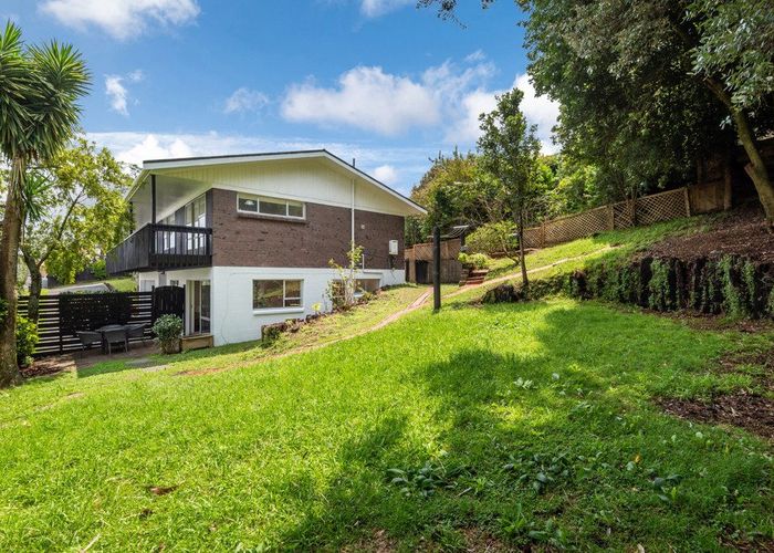  at 4 Sispara Road, Beach Haven, North Shore City, Auckland