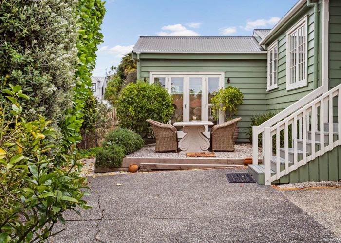  at 39 Verran Road, Birkenhead, Auckland
