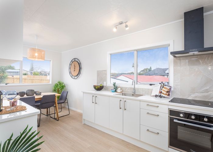  at 15 Ravenna Way, Clover Park, Auckland