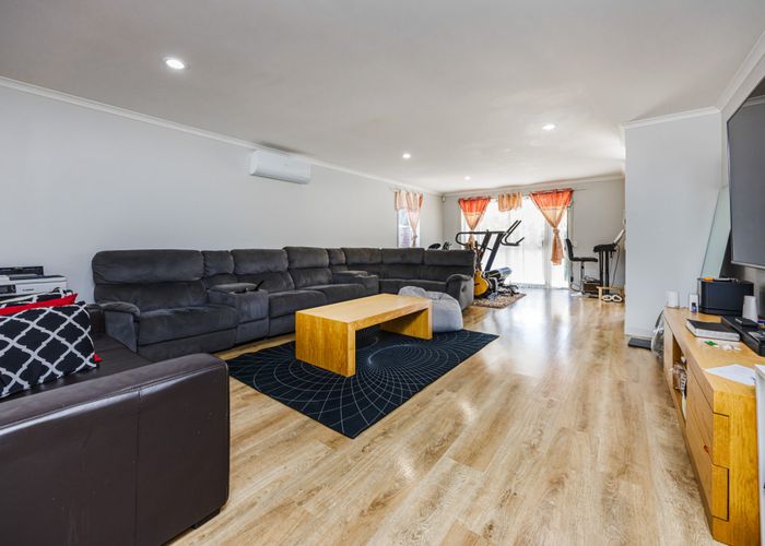  at 35 Becker Drive, Weymouth, Auckland