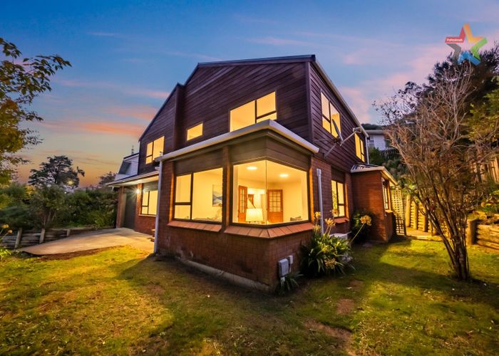  at 14 Shackle Lane, Whitby, Porirua, Wellington