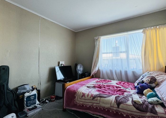  at 18A Sylvan Crescent, Te Atatu South, Auckland