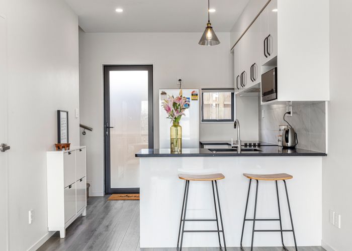  at 2/17 Panama Road, Mount Wellington, Auckland