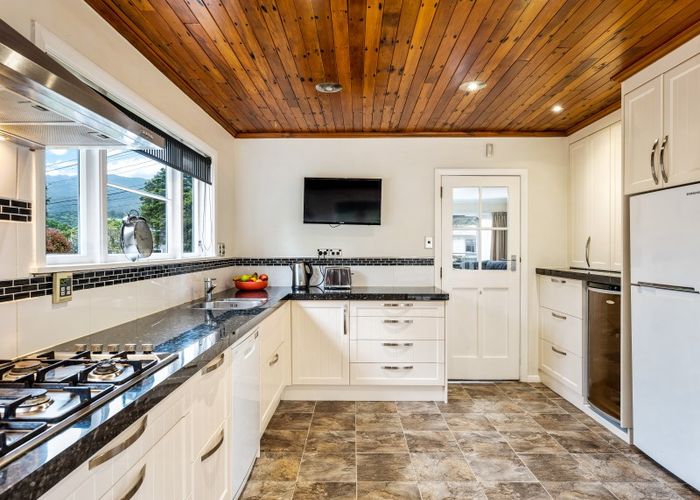  at 33 Peel Place, Wainuiomata, Lower Hutt