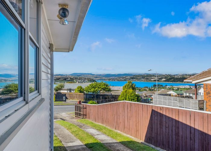  at 32 Rangituhi Crescent, Takapuwahia, Porirua