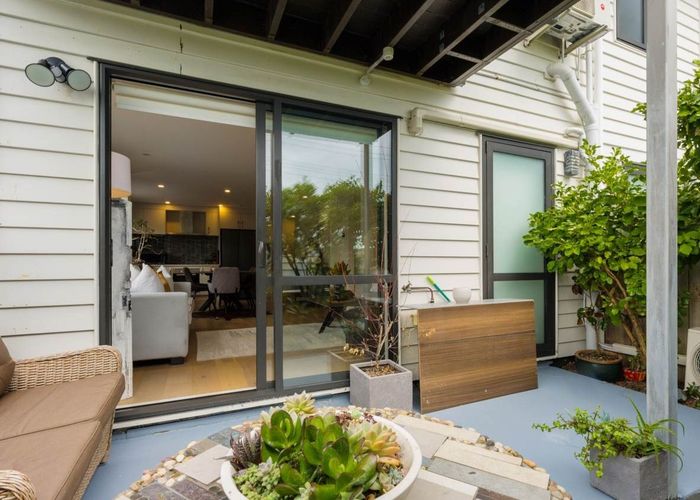  at 14 Peony Mews, Oteha, Auckland