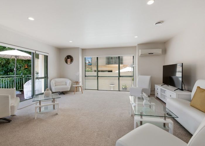  at 32 Parkwood Crescent, Gulf Harbour, Whangaparaoa