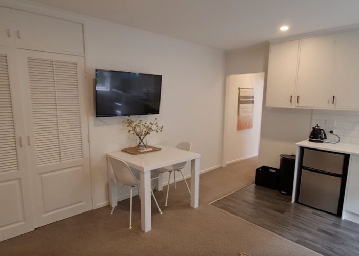  at 2/213 Jervois Road, Herne Bay, Auckland City, Auckland