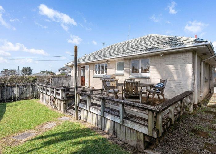  at 1/1 Gloria Avenue, Te Atatu Peninsula, Waitakere City, Auckland