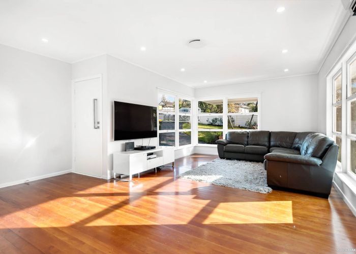  at 43 Moore Street, Hillcrest, Auckland