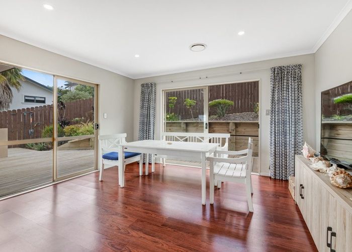  at 32 Canary Place, Unsworth Heights, North Shore City, Auckland