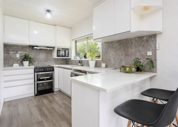  at 2/8 Stamford Park Road, Mount Roskill, Auckland City, Auckland