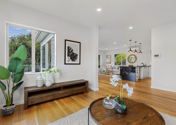  at 487A East Coast Road, Murrays Bay, North Shore City, Auckland