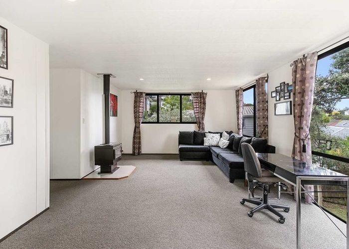  at 2/18 Cypress Place, Sunnynook, North Shore City, Auckland