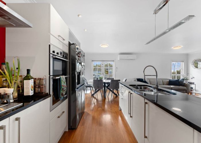  at 2 King Richard Place, Browns Bay, North Shore City, Auckland