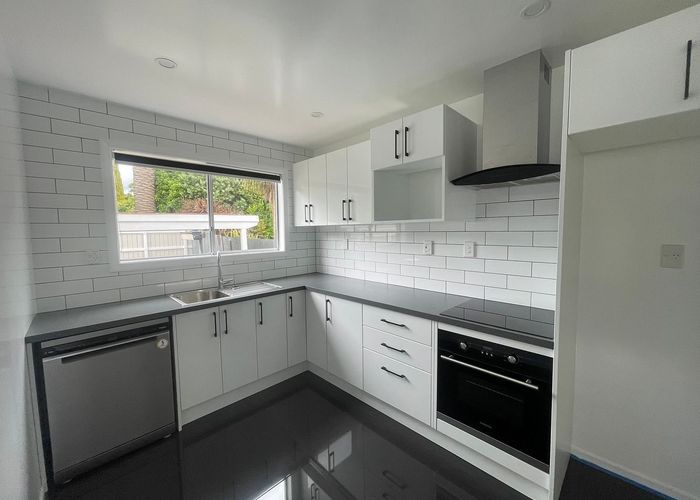  at 2/5 Charles Street, Belmont, Lower Hutt, Wellington