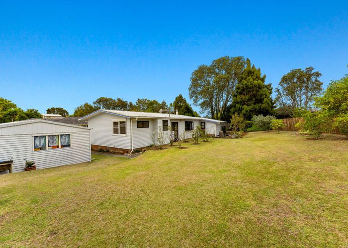  at 16 Rosalind Road, Glenfield, Auckland
