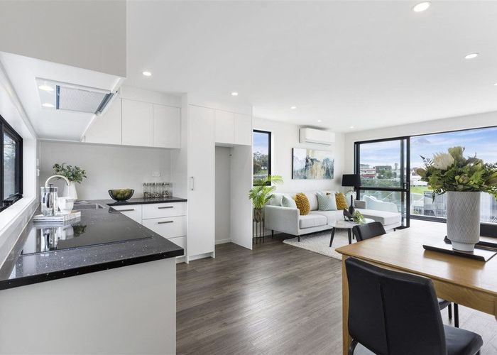  at 1/8 Chivalry Road, Glenfield, Auckland