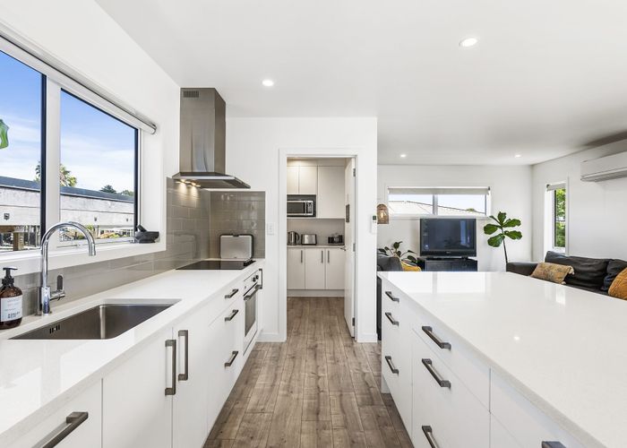  at 15D Aeroview Drive, Beach Haven, Auckland