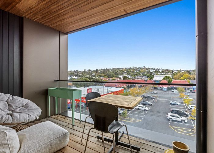  at 304/32 Anzac Road, Browns Bay, North Shore City, Auckland