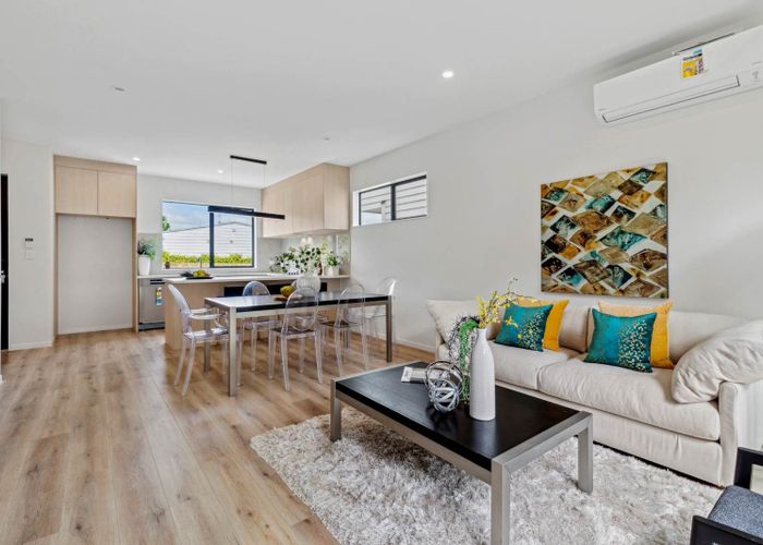  at 2/58 Sylvan Crescent, Te Atatu South, Waitakere City, Auckland