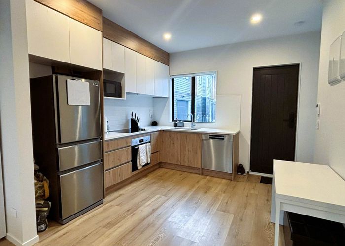  at 4/147b Carlisle Road, Northcross, North Shore City, Auckland