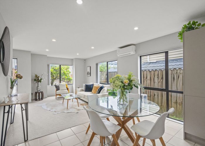  at 5 Lavender Garden Lane, Oteha, Auckland