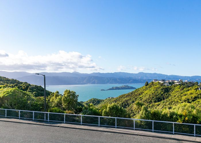  at 7B Ladbrooke Drive, Newlands, Wellington