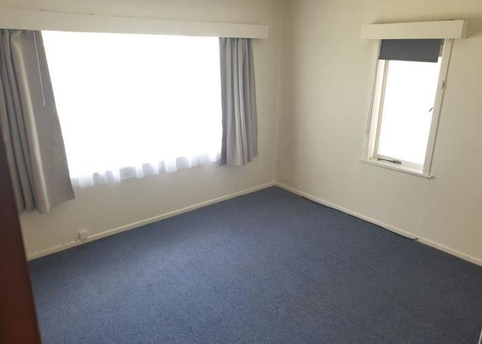  at 18 Heath Avenue, Northcote, North Shore City, Auckland