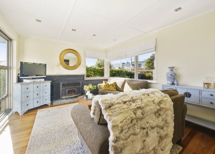  at 8 Balmain Street, Newlands, Wellington