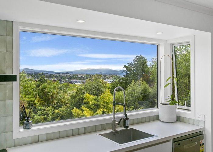  at 2/6 Armstrong Grove, Hilltop, Taupo