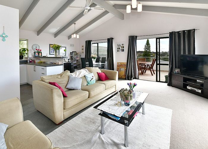  at 8A Scott Road, Stanmore Bay, Whangaparaoa