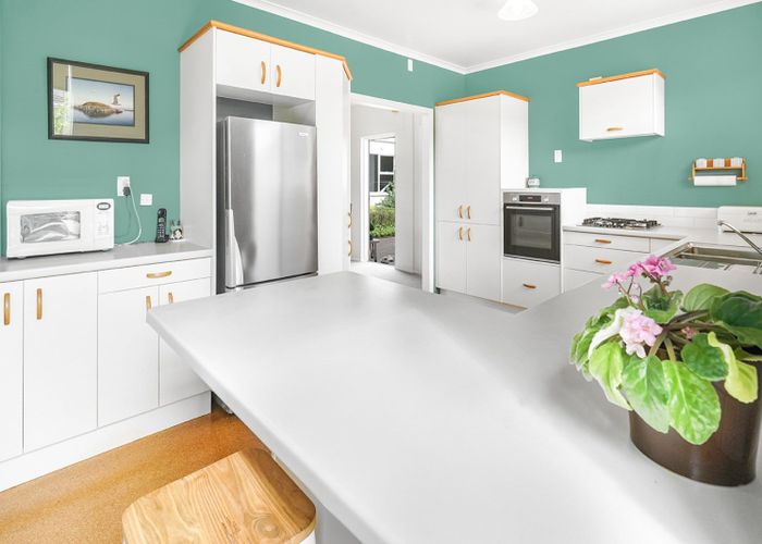  at 24 Bernard Street, Chedworth, Hamilton