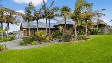  at 32 Baulcomb Parade, Windsor Park, Auckland