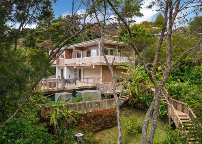  at 8 Tranquil Glade, Hillcrest, North Shore City, Auckland