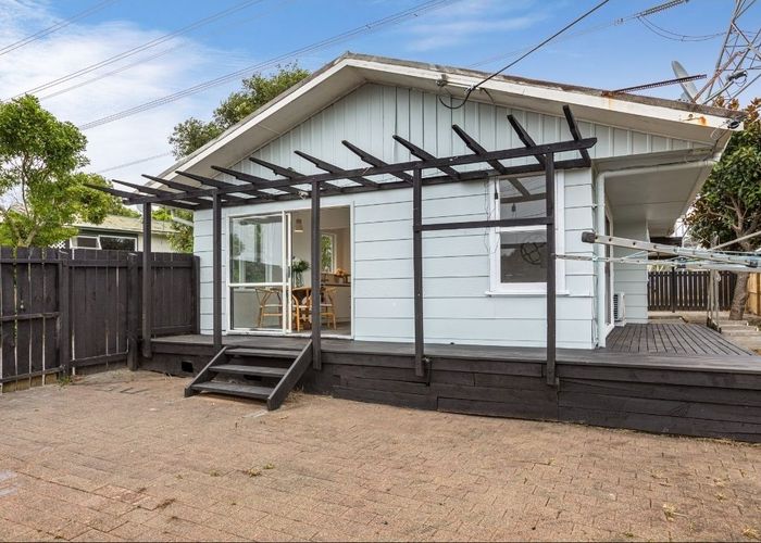  at 9 Huruhuru Road, Massey, Waitakere City, Auckland