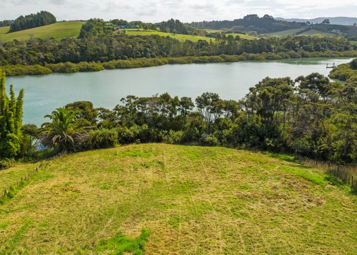  at 8 Green Road, Rainbows End, Matakana