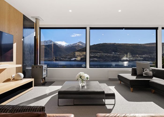  at 594 Peninsula Road, Kelvin Heights, Queenstown