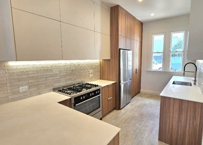  at 512 Devon Street East, Strandon, New Plymouth, Taranaki