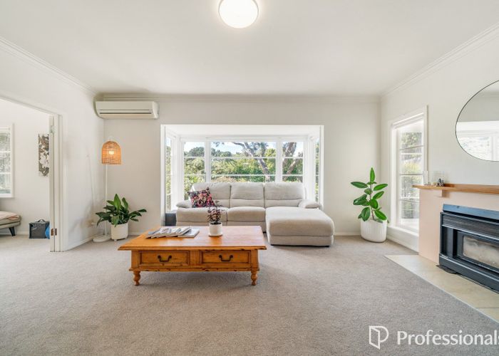 at 6 Te Whiti Grove, Korokoro, Lower Hutt, Wellington