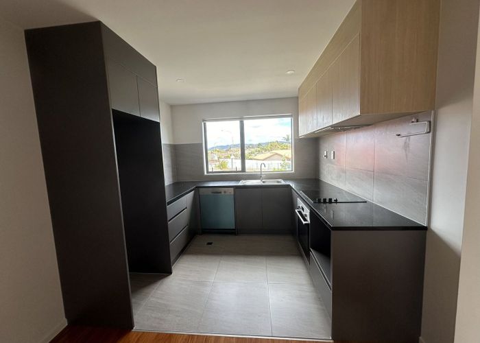  at 16 Red Arches Road, Henderson, Auckland