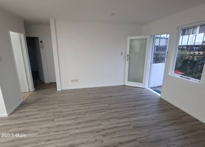  at 2/6 Lynton Road, Mount Wellington, Auckland City, Auckland