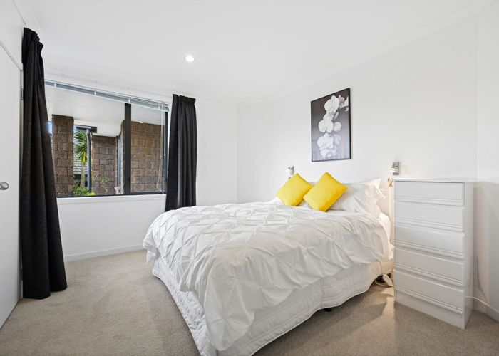  at 57 Somerton Drive, Huntington, Hamilton
